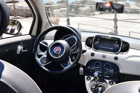 Fiat 500 con cambio automatico in città