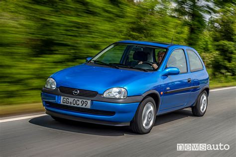 Opel Corsa di una generazione precedente (Corsa B)