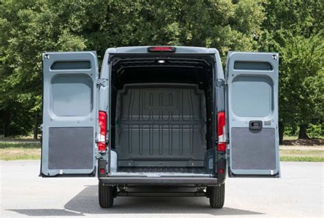 Interni personalizzati di un veicolo Fiat Ducato con accessori aftersales