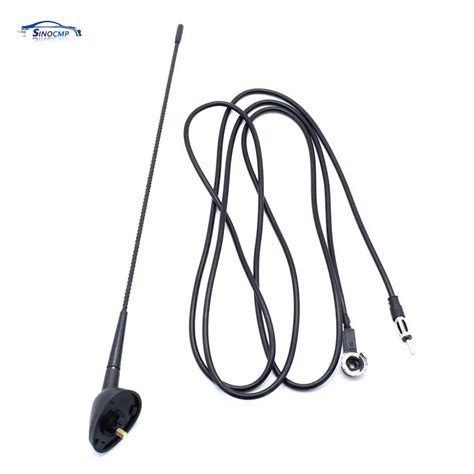 Antenna sul tetto di un camper Fiat Ducato