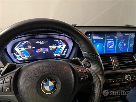Diversi stili di visualizzazione del quadro strumenti digitale BMW