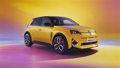 Renault 5 E-Tech sul strada