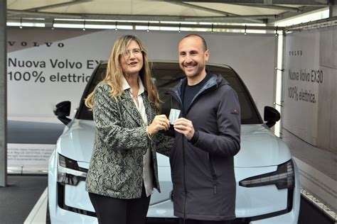 Infografica sulla curva di ricarica della Volvo EX30