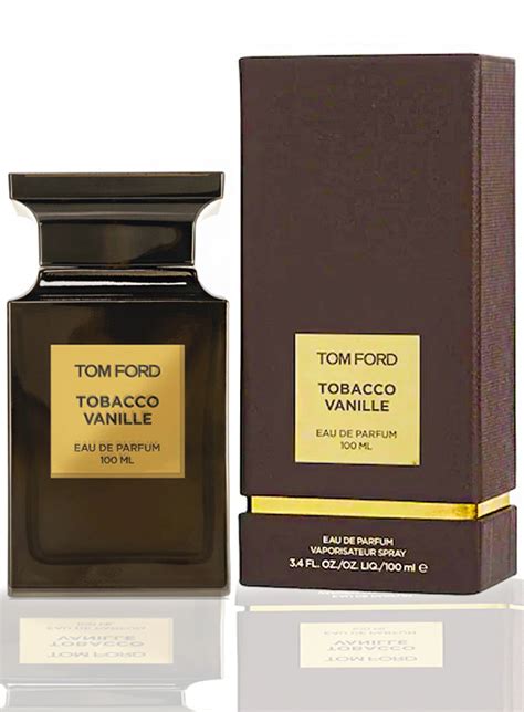 Uomo che indossa Tom Ford Tobacco Vanille in un contesto elegante