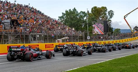 Monoposto storica di Formula 1 su un circuito di epoca