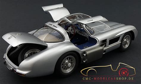 Dettaglio del motore della replica CMC della Mercedes-Benz 300 SLR