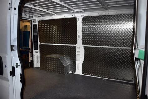 Installazione di un rivestimento in alluminio per cassone