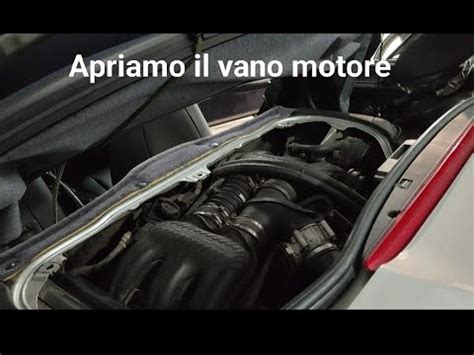 Accesso al vano motore e rimozione piastra sottoscocca