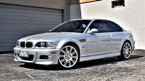 BMW M3 E46 vista frontale su strada