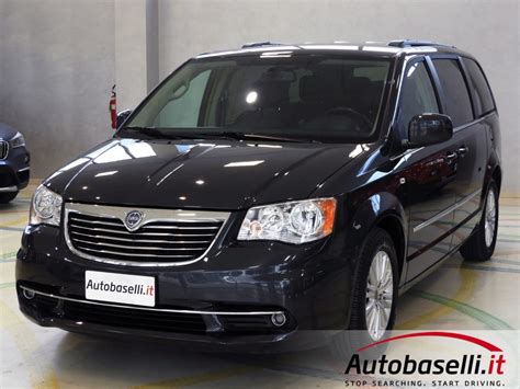 Interni Lancia Voyager 7 posti