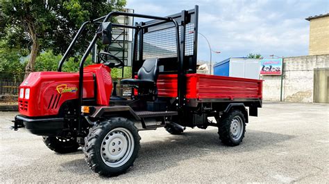 Durso Futura 4x4 in azione su terreno agricolo