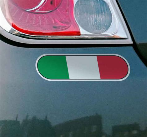 Adesivo bandiera italiana su auto