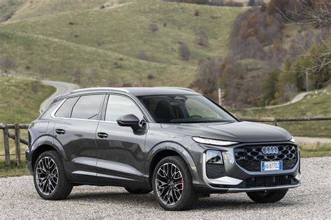 Audi Q3 e-hybrid su strada di montagna