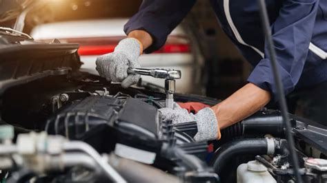 Manutenzione del motore di un'auto