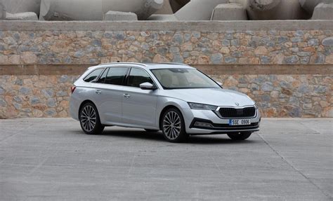 Skoda Octavia Wagon G-TEC in strada