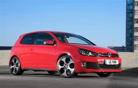 Volkswagen Golf GTI VI su pista