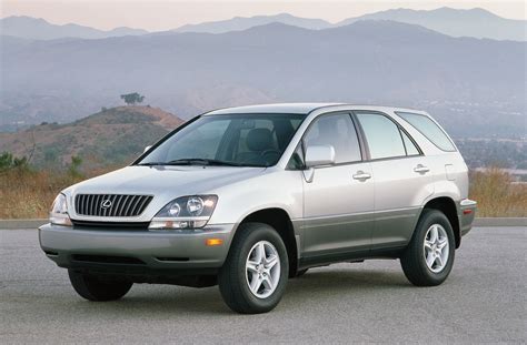 Lexus RX 300 su strada