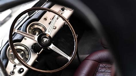 Interni Lancia Aurelia B24 Spider con volante in legno