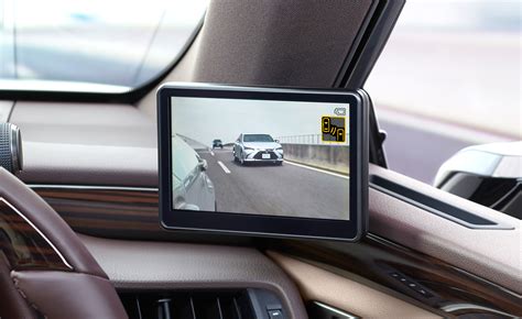 Lexus Digital Side-View Monitors in azione