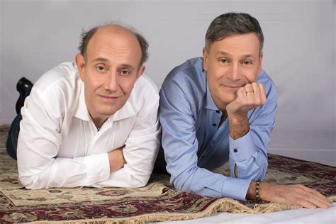 Foto di Ale e Franz durante uno sketch improvvisato