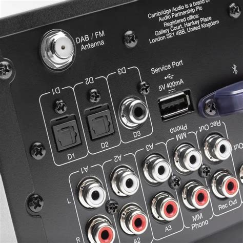 Pannello posteriore del Cambridge Audio AXR100D con ingressi e uscite