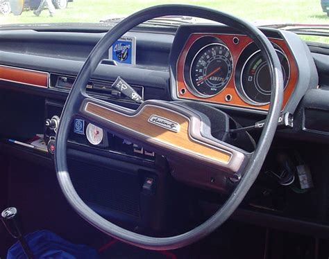 Interni Austin Allegro con volante quadrangolare