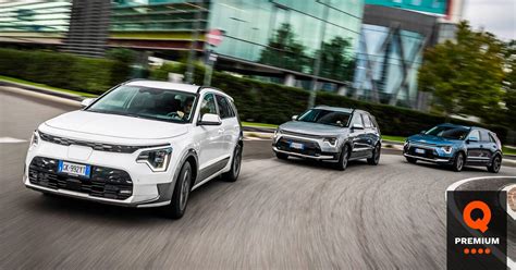Confronto fianco a fianco Kia Niro e Toyota Yaris Ibrida
