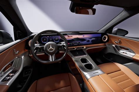MBUX Hyperscreen negli interni di un SUV Mercedes-EQ
