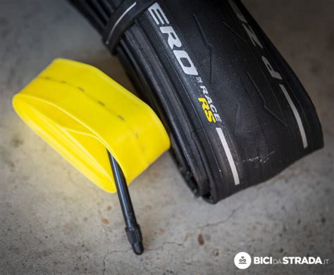 confronto cerchio tubeless vs cerchio con camera d'aria
