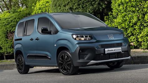 Fiat Doblo in un contesto urbano