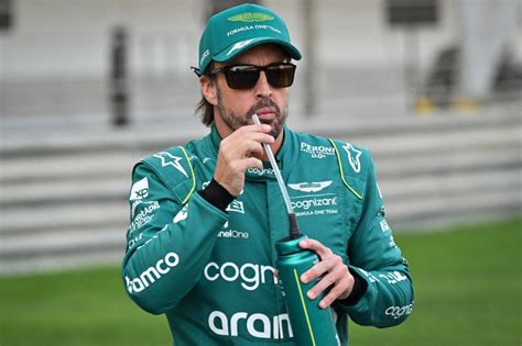 Fernando Alonso in azione con l'Aston Martin