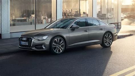 Audi A6 vista frontale in movimento