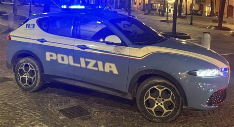 Auto della Polizia in inseguimento