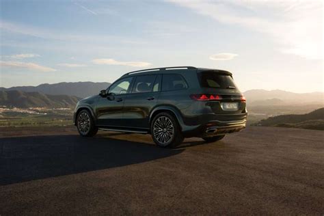 Mercedes GLS di lusso in campagna