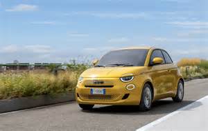 Fiat 500 Ibrida su strada