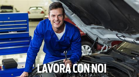 Meccanico specializzato Fiat al lavoro