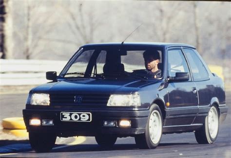 Peugeot 309 GTi con kit carrozzeria sportivo