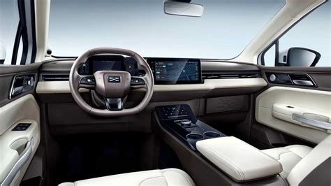 Interni moderni di un SUV elettrico cinese Aiways U5