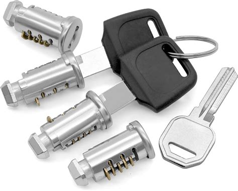 esempi di serrature speciali per accessori auto e portapacchi