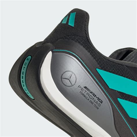 Logo Adidas Performance e Mercedes-AMG PETRONAS F1