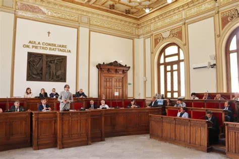 Manifesto comunale di Reggio Calabria che invita alla partecipazione ai funerali di Giuseppe Marino