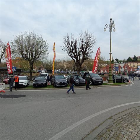 Veduta esterna della concessionaria Automobili Petrini a Mondovì