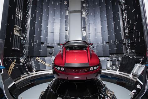 Falcon Heavy lanciato con la Tesla Roadster