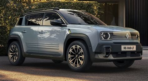 Renault 4 E-Tech Electric con enfasi sulle ruote posteriori sterzanti