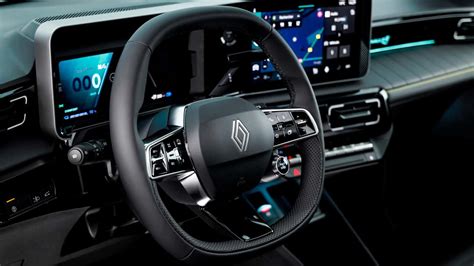 Interni della Renault 4 E-Tech Electric con plancia digitale