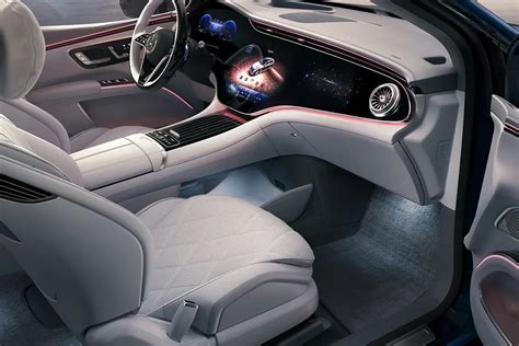 Interni Mercedes-Benz EQS SUV con Hyperscreen