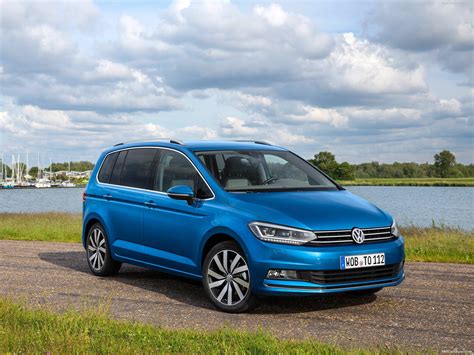 Volkswagen Touran vista frontale