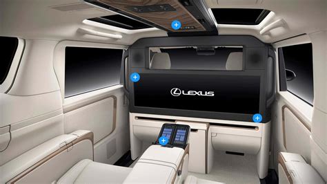 Interni Lexus LM 350h con sedili reclinati