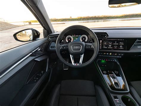 Interno di un'Audi A3 Sportback con indicazione delle posizioni degli airbag