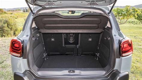 Vasca baule installata in un bagagliaio Citroën C3